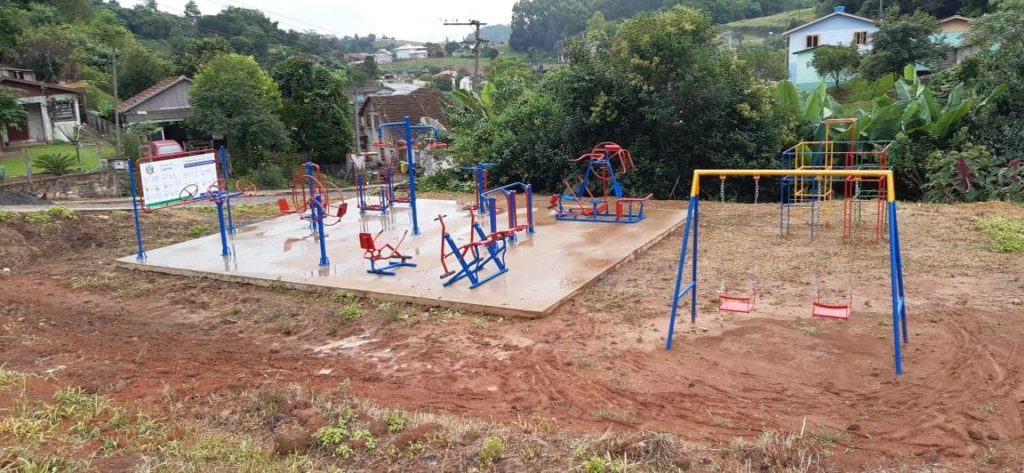Foto do álbum "Administração Municipal, empenhada na realização de melhorias junto as academias ao ar livre", 2021