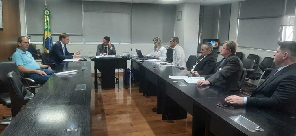 Prefeito Jari Hunhoff e o Presidente da Câmara Leocir Fachini retornam de Brasília com boas notícias para os Capitanenses