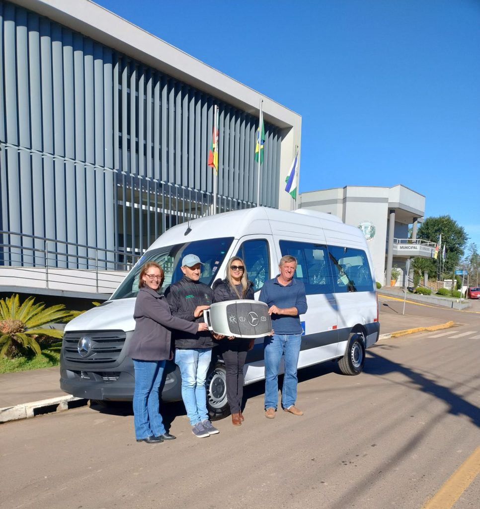 Município adquire Sprinter para melhorar atendimento de saúde
