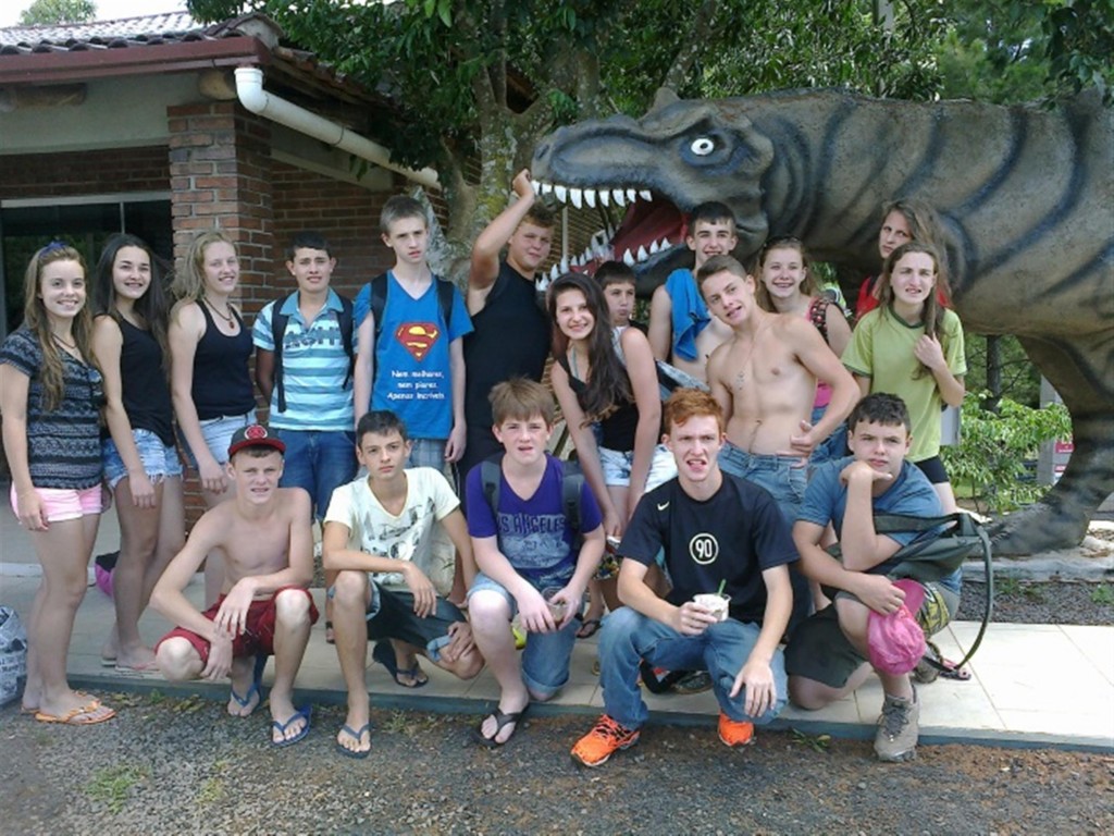Alunos formandos do 9º ano realizam viagem de integração