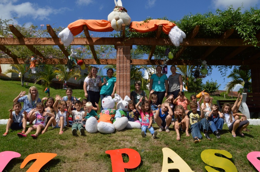 Alunos Visitam decoração de Páscoa em Colinas