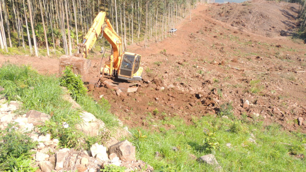Município realiza serviços terceirizados aos produtores rurais