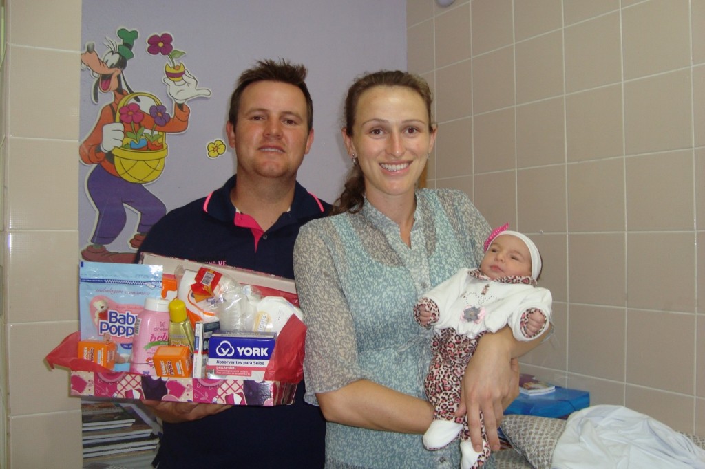 Kit do bebê é entregue a mais uma família