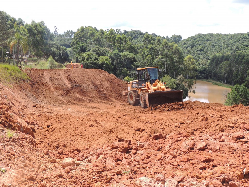 Pista recebe acabamentos para receber abertura do campeonato regional de motocross