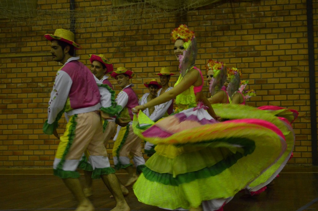 Belas apresentações artísticas encantam na Mostra de Talentos