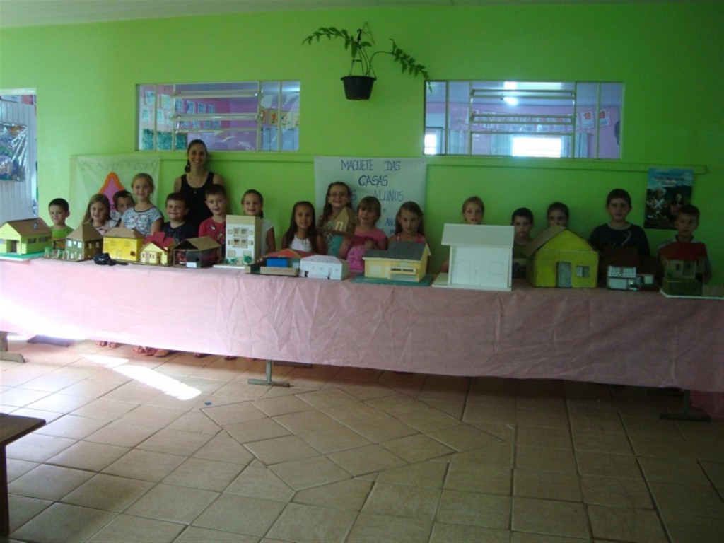 Alunos Trabalham Com O Projeto “Casa”