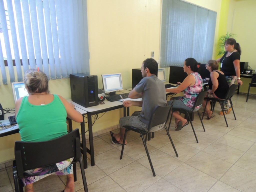 Telecentro oferece curso de informática gratuito