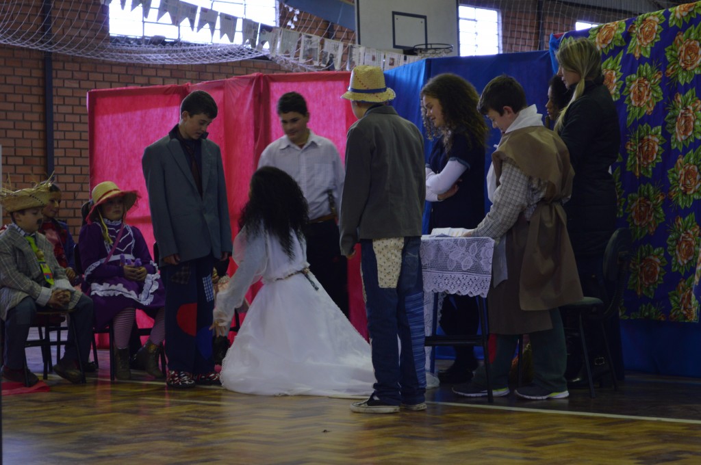 Escolas do município realizam festa junina para alunos