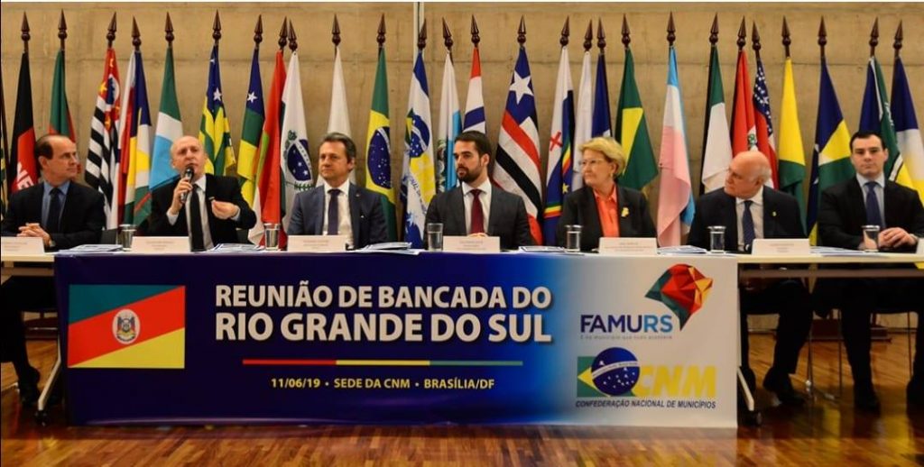 Foto do álbum "Prefeito Municipal e Secretário de Obras viajam a Brasília", 2019